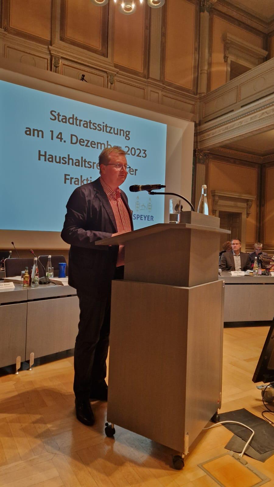 Mike Oehlmann am Redepult